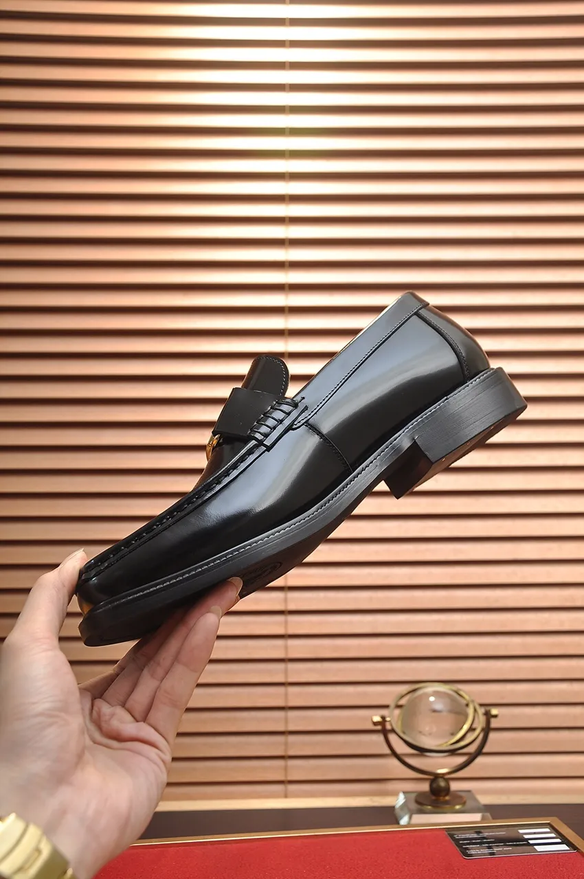 Men's men's shoes 💰560💶 [LV] (original single cowhide lining) 🍀LV's latest genuine leather business suit shoes are launched simultaneously on the official website. The first-layer cowhide imported from Italy is made of heavy gold, 💥1:1 rubber outsole from the official website. Versatile to wear, high-end without losing class, and the color combination is extraordinary. This four-season style is alluring when worn on your feet, showing off your big-name flair. Standard code 38-45 (45 customized)